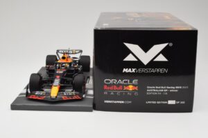 Red Bull RB19 Oracle #1 M. Verstappen Australian GP 2023 Winner Minichamps 1:18 113230301 Résine — image 6 sur 7