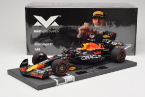 Red Bull RB19 Oracle #1 M. Verstappen Australian GP 2023 Winner Minichamps 1:18 113230301 Résine — image 7 sur 7