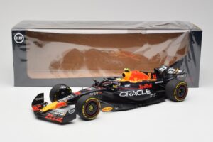 Red Bull RB19 #11 S. Perez Italian GP 2nd 2023 Minichamps 1:18 110231511 Métal Moulé — image 2 sur 6