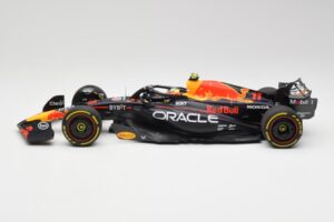 Red Bull RB19 #11 S. Perez Italian GP 2nd 2023 Minichamps 1:18 110231511 Métal Moulé — image 3 sur 6
