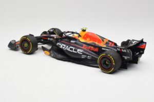 Red Bull RB19 #11 S. Perez Italian GP 2nd 2023 Minichamps 1:18 110231511 Métal Moulé — image 4 sur 6