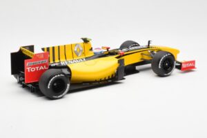 Renault F1 Team R30 #11 V. Petrov Showcar F1 2010 Minichamps 1:18 150100082 Métal Moulé — image 2 sur 6