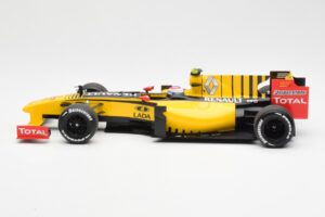 Renault F1 Team R30 #11 V. Petrov Showcar F1 2010 Minichamps 1:18 150100082 Métal Moulé — image 3 sur 6