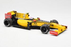 Renault F1 Team R30 #11 V. Petrov Showcar F1 2010 Minichamps 1:18 150100082 Métal Moulé — image 4 sur 6