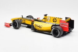 Renault R30 R. Kubica / V. Petrov F1 Showcar 2010 Minichamps 1:18 7711428831 Métal Moulé — image 5 sur 6