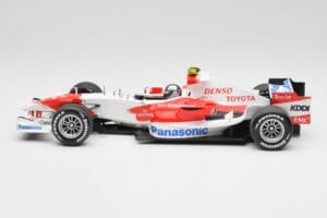 Toyota TF107 #12 J. Trulli F1 Launch Livery 2007 Minichamps 1:18 AM601321 Métal Moulé — image 3 sur 6