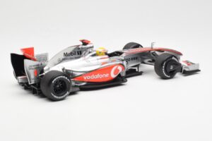 McLaren MP4-24 #1 L. Hamilton 2009 Dealer Edition Minichamps 1:18 503091801 Métal Moulé — image 2 sur 6