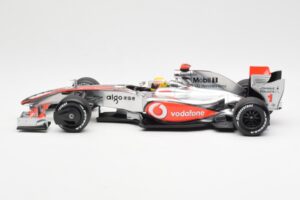 McLaren MP4-24 #1 L. Hamilton 2009 Dealer Edition Minichamps 1:18 503091801 Métal Moulé — image 3 sur 6