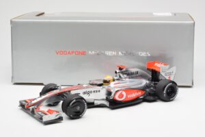 McLaren MP4-24 #1 L. Hamilton 2009 Dealer Edition Minichamps 1:18 503091801 Métal Moulé — image 6 sur 6