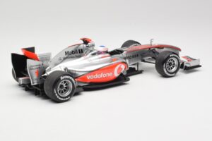 McLaren MP4-25 Vodafone #1 J. Button F1 2010 Minichamps 1:18 530101871-R1 Métal Moulé — image 2 sur 7