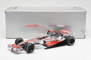 McLaren MP4-22 Mercedes #1 F. Alonso Presentation Valencia 2007 Minichamps 1:18 538071871 Métal Moulé — image 6 sur 6