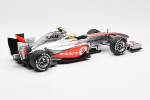 Vodafone McLaren Mercedes MP4-25 #3 L. Hamilton F1 Showcar 2010 Minichamps 1:18 530101872 Métal Moulé — image 2 sur 6