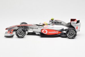 Vodafone McLaren Mercedes MP4-25 #3 L. Hamilton F1 Showcar 2010 Minichamps 1:18 530101872 Métal Moulé — image 3 sur 6