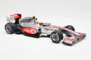 Vodafone McLaren Mercedes MP4-25 #3 L. Hamilton F1 Showcar 2010 Minichamps 1:18 530101872 Métal Moulé — image 4 sur 6
