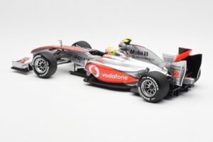 Vodafone McLaren Mercedes MP4-25 #3 L. Hamilton F1 Showcar 2010 Minichamps 1:18 530101872 Métal Moulé — image 5 sur 6