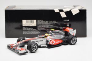 Vodafone McLaren Mercedes MP4-25 #3 L. Hamilton F1 Showcar 2010 Minichamps 1:18 530101872 Métal Moulé — image 6 sur 6