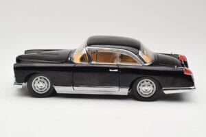Facel Vega HK500 Noir Sun Star 1:18 3751 Métal Moulé — image 4 sur 8