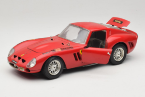Ferrari 250 GTO Rouge Bburago 1:18 B003 Métal Moulé — image 2 sur 8
