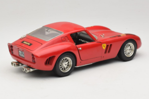 Ferrari 250 GTO Rouge Bburago 1:18 B003 Métal Moulé — image 3 sur 8