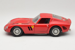 Ferrari 250 GTO Rouge Bburago 1:18 B003 Métal Moulé — image 4 sur 8