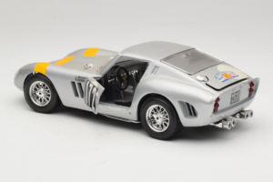 Ferrari 250 GTO #172 Tour de France 1964 Bburago 1:18 7011 Métal Moulé — image 5 sur 8