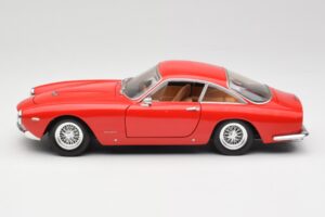 Ferrari 250 GT Berlinetta SWB Rouge Hot Wheels 1:18 B6053 Métal Moulé — image 4 sur 8