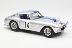 Ferrari 250 GT SWB #14 P. Noblet / J. Guichet Team Noblet 3rd Place 24 Hours of Le Mans 1961 CMC 1:18 M-079 Métal Moulé — image 4 sur 6