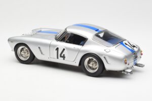 Ferrari 250 GT SWB #14 P. Noblet / J. Guichet Team Noblet 3rd Place 24 Hours of Le Mans 1961 CMC 1:18 M-079 Métal Moulé — image 5 sur 6