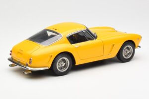 Ferrari 250 GT SWB Jaune CMC 1:18 M-054 Métal Moulé — image 2 sur 6