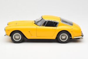 Ferrari 250 GT SWB Jaune CMC 1:18 M-054 Métal Moulé — image 3 sur 6