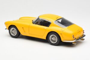 Ferrari 250 GT SWB Jaune CMC 1:18 M-054 Métal Moulé — image 5 sur 6