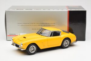 Ferrari 250 GT SWB Jaune CMC 1:18 M-054 Métal Moulé — image 6 sur 6