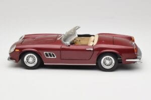 Ferrari 250 GT California Spider LWB Rouge Bordeaux Hot Wheels 1:18 25727 Métal Moulé — image 4 sur 8
