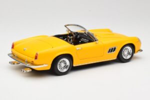 Ferrari 250 GT California Spider Jaune Hot Wheels 1:18 23905 Métal Moulé — image 3 sur 8