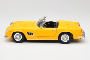 Ferrari 250 GT California Spider Jaune Hot Wheels 1:18 23905 Métal Moulé — image 4 sur 8