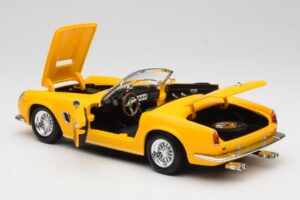 Ferrari 250 GT California Spider Jaune Hot Wheels 1:18 23905 Métal Moulé — image 5 sur 8
