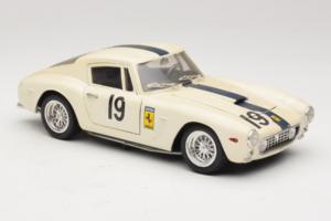 Ferrari 250 GT SWB Berlinette #19 Tour de France Automobile 1961 Eagles Race 1:18 6500 Métal Moulé — image 6 sur 8