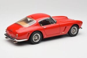 Ferrari 250 GT SWB Rouge CMC 1:18 M-046 Métal Moulé — image 2 sur 6