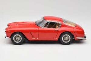 Ferrari 250 GT SWB Rouge CMC 1:18 M-046 Métal Moulé — image 3 sur 6