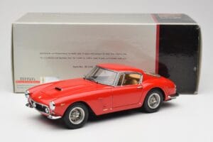 Ferrari 250 GT SWB Rouge CMC 1:18 M-046 Métal Moulé — image 6 sur 6