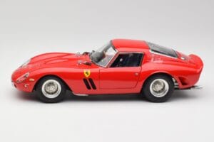 Ferrari 250 GTO London Show Rouge CMC 1:18 M-256 Métal Moulé — image 3 sur 6