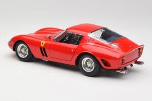 Ferrari 250 GTO London Show Rouge CMC 1:18 M-256 Métal Moulé — image 5 sur 6