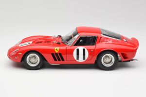 Ferrari 250 GTO #11 J. Surtees / M. Parkes Paris 1000km 1962 CMC 1:18 M-249 Métal Moulé — image 3 sur 6
