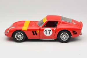 Ferrari 250 GTO #17 Bburago Sammlerborse Rouge Bburago 1:18 3007-P1 Métal Moulé — image 4 sur 8