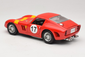 Ferrari 250 GTO #17 Bburago Sammlerborse Rouge Bburago 1:18 3007-P1 Métal Moulé — image 7 sur 8