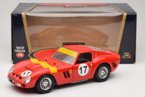 Ferrari 250 GTO #17 Bburago Sammlerborse Rouge Bburago 1:18 3007-P1 Métal Moulé — image 8 sur 8