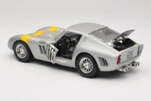 Ferrari 250 GTO #172 L. Bianchi / G. Berger Tour de France 1962 Argent Édition Limitée Bburago 1:18 3011-S1 Métal Moulé — image 5 sur 8