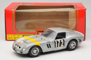 Ferrari 250 GTO #172 L. Bianchi / G. Berger Tour de France 1962 Argent Édition Limitée Bburago 1:18 3011-S1 Métal Moulé — image 8 sur 8