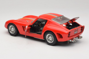 Ferrari 250 GTO #19 Rouge Rayures 1962 Bburago 1:18 3011-P3 Métal Moulé — image 5 sur 8