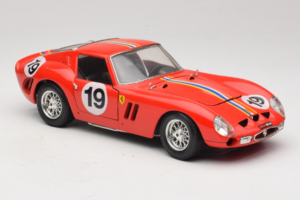 Ferrari 250 GTO #19 Rouge Rayures 1962 Bburago 1:18 3011-P3 Métal Moulé — image 6 sur 8